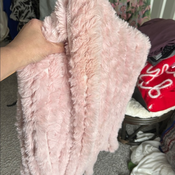 Pia Rossini Tops - Pia Rossini faux fur vest in light pink no belt